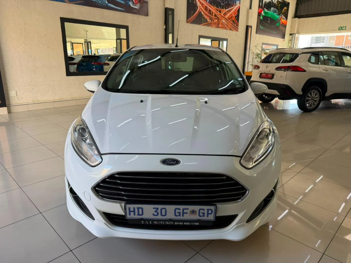 2017 Ford Fiesta 5-Door 1.0T Ambiente, photo 5 of 18