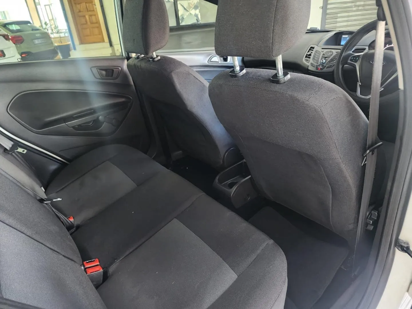 2017 Ford Fiesta 5-door 1.4 Ambiente, photo 9 of 13