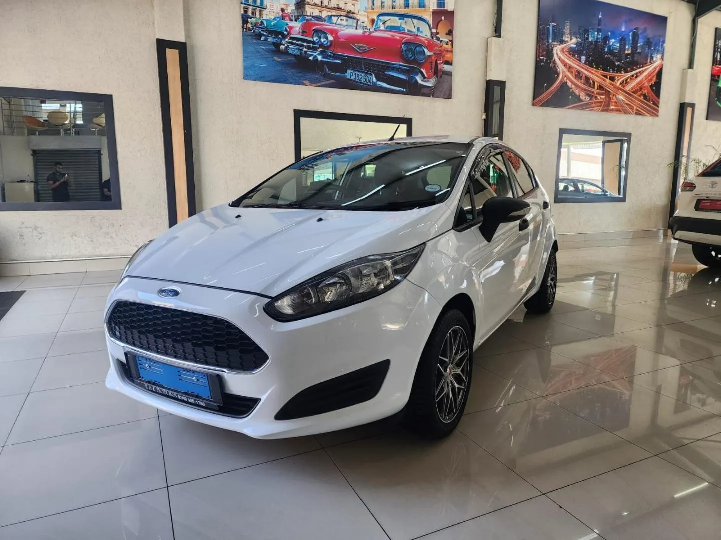 2017 Ford Fiesta 5-door 1.4 Ambiente, photo 2 of 13
