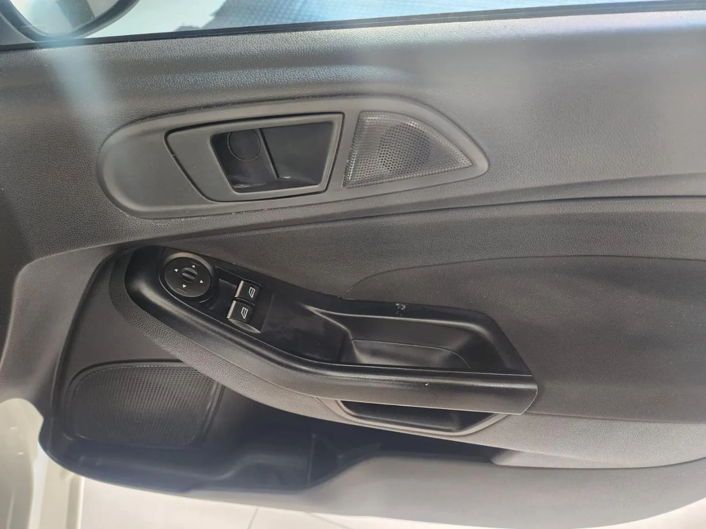 2017 Ford Fiesta 5-door 1.4 Ambiente, photo 11 of 13