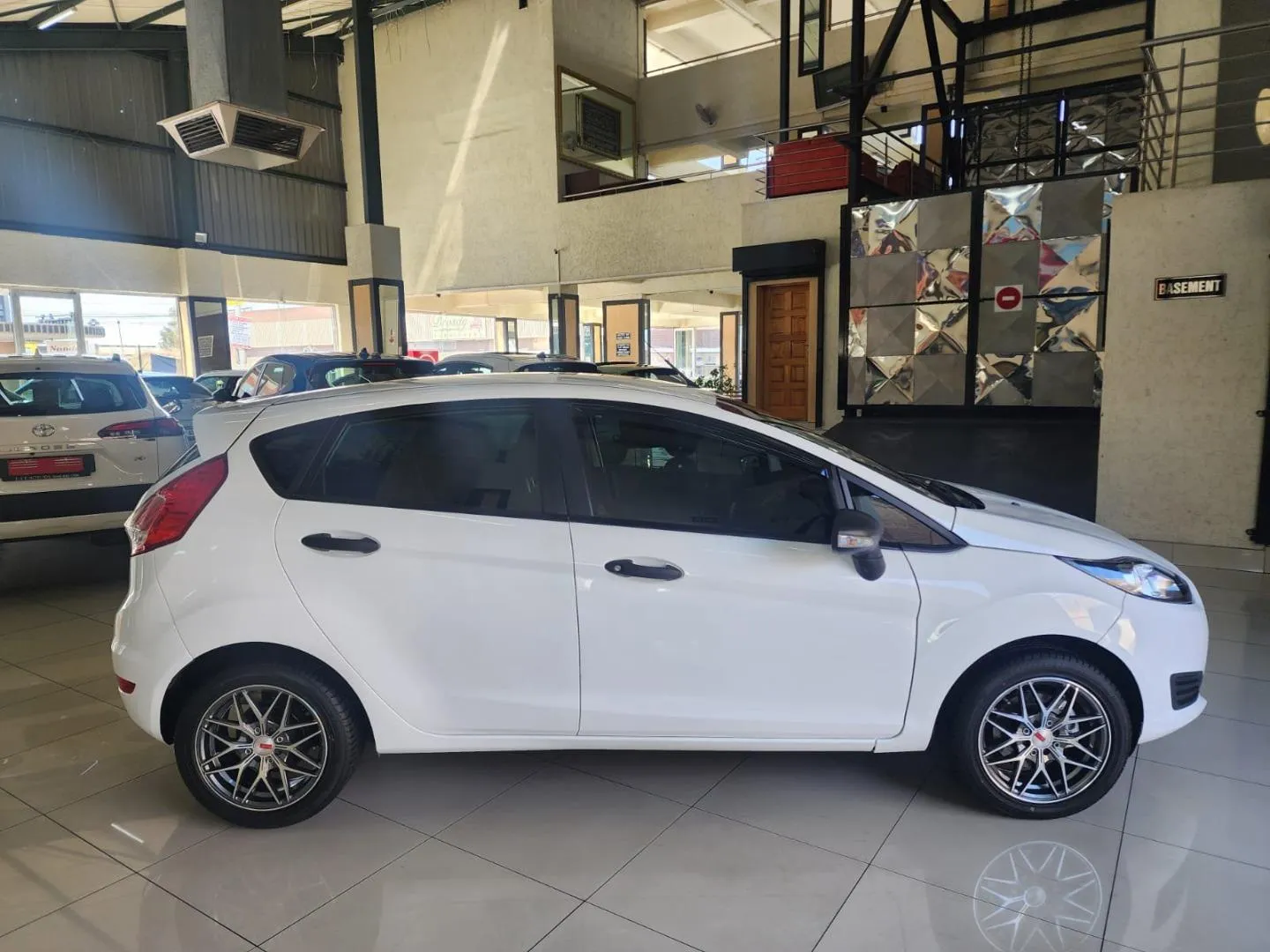2017 Ford Fiesta 5-door 1.4 Ambiente, photo 3 of 13