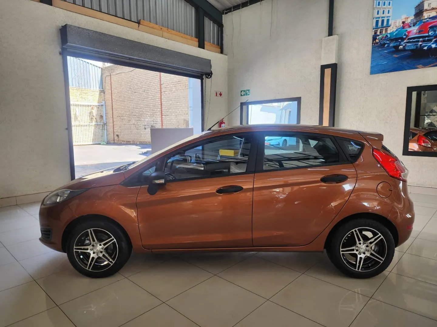 2017 Ford Fiesta 5-door 1.4 Ambiente, photo 4 of 7