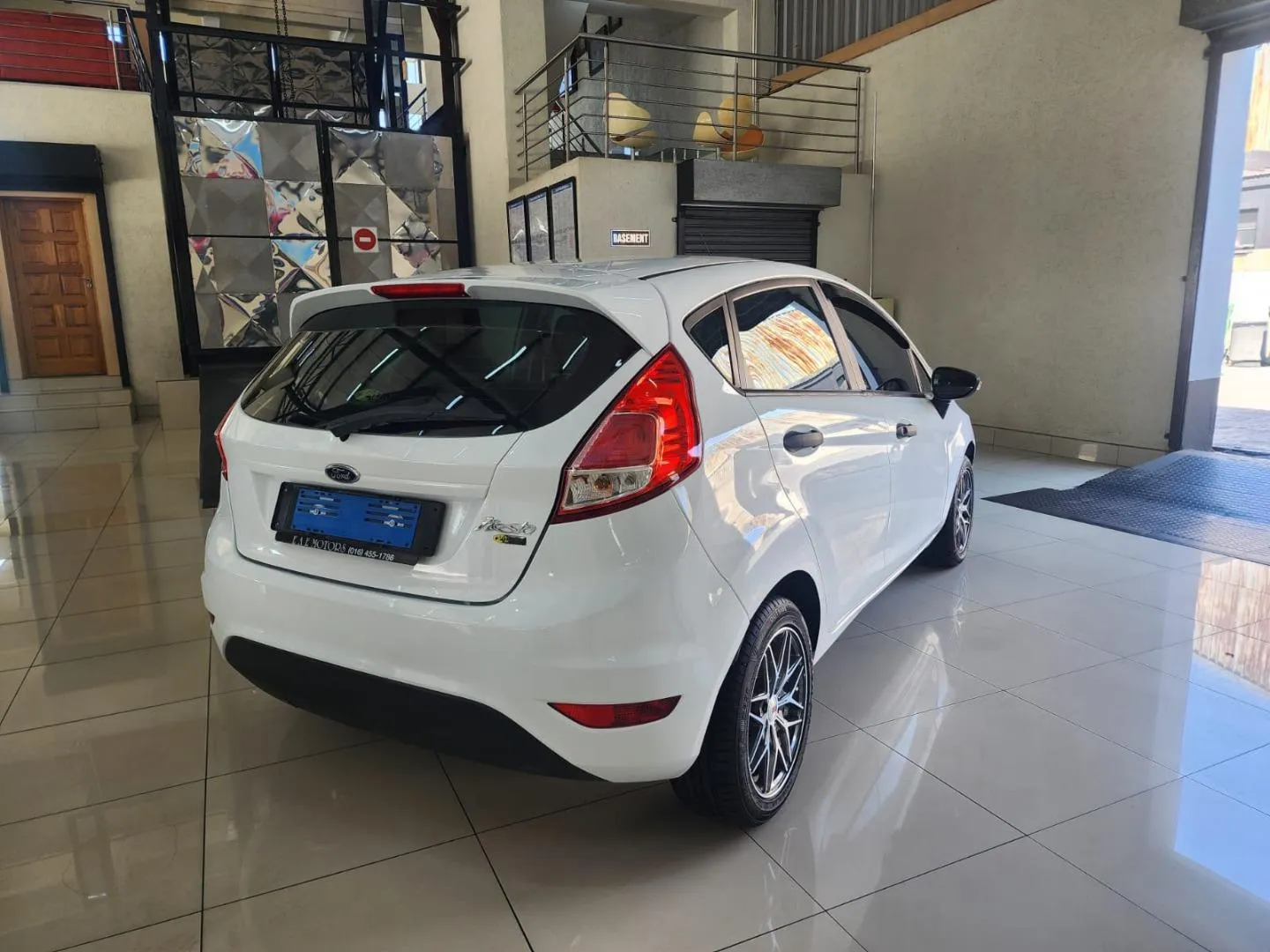 2017 Ford Fiesta 5-door 1.4 Ambiente, photo 6 of 13