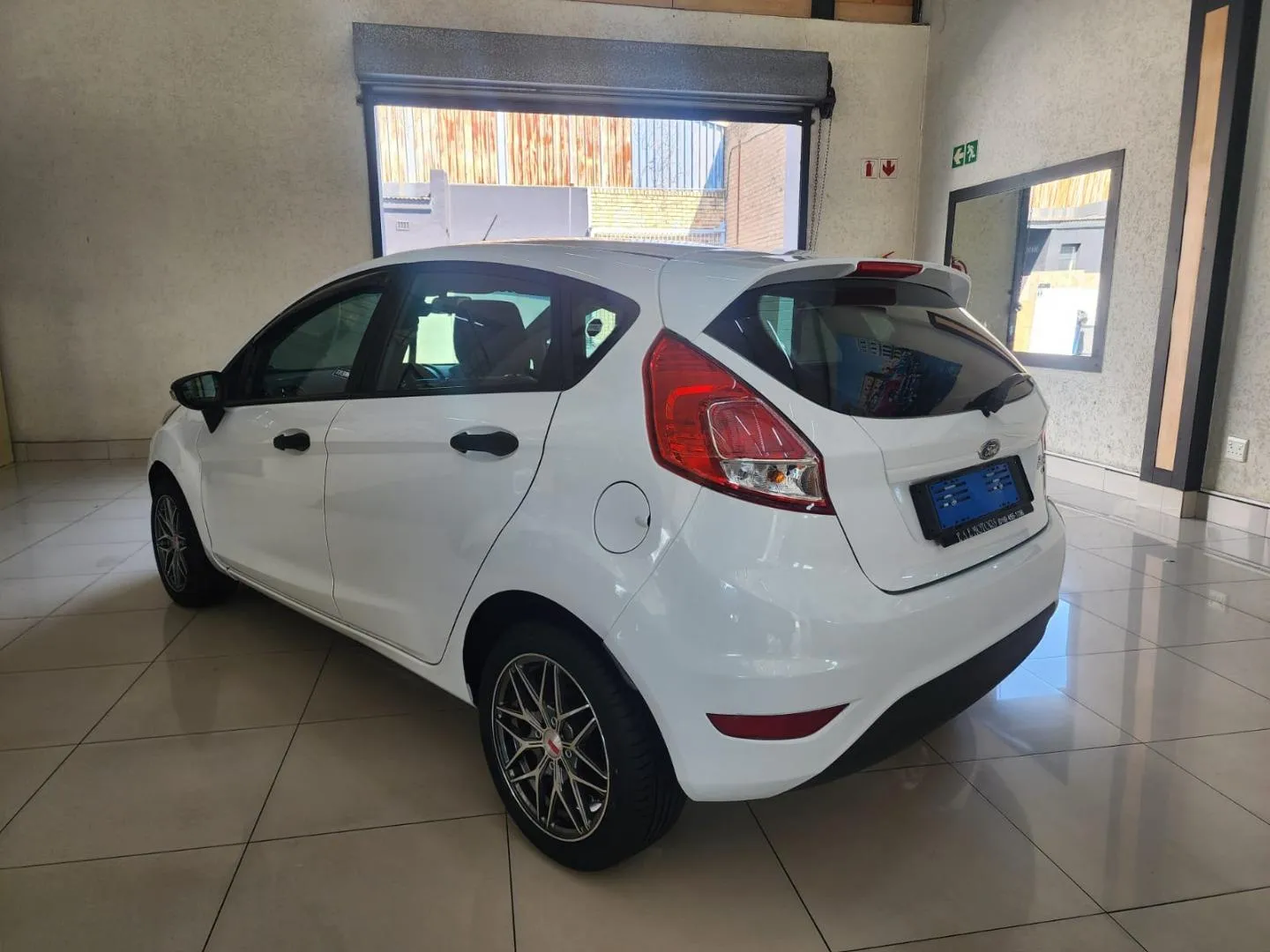 2017 Ford Fiesta 5-door 1.4 Ambiente, photo 7 of 13