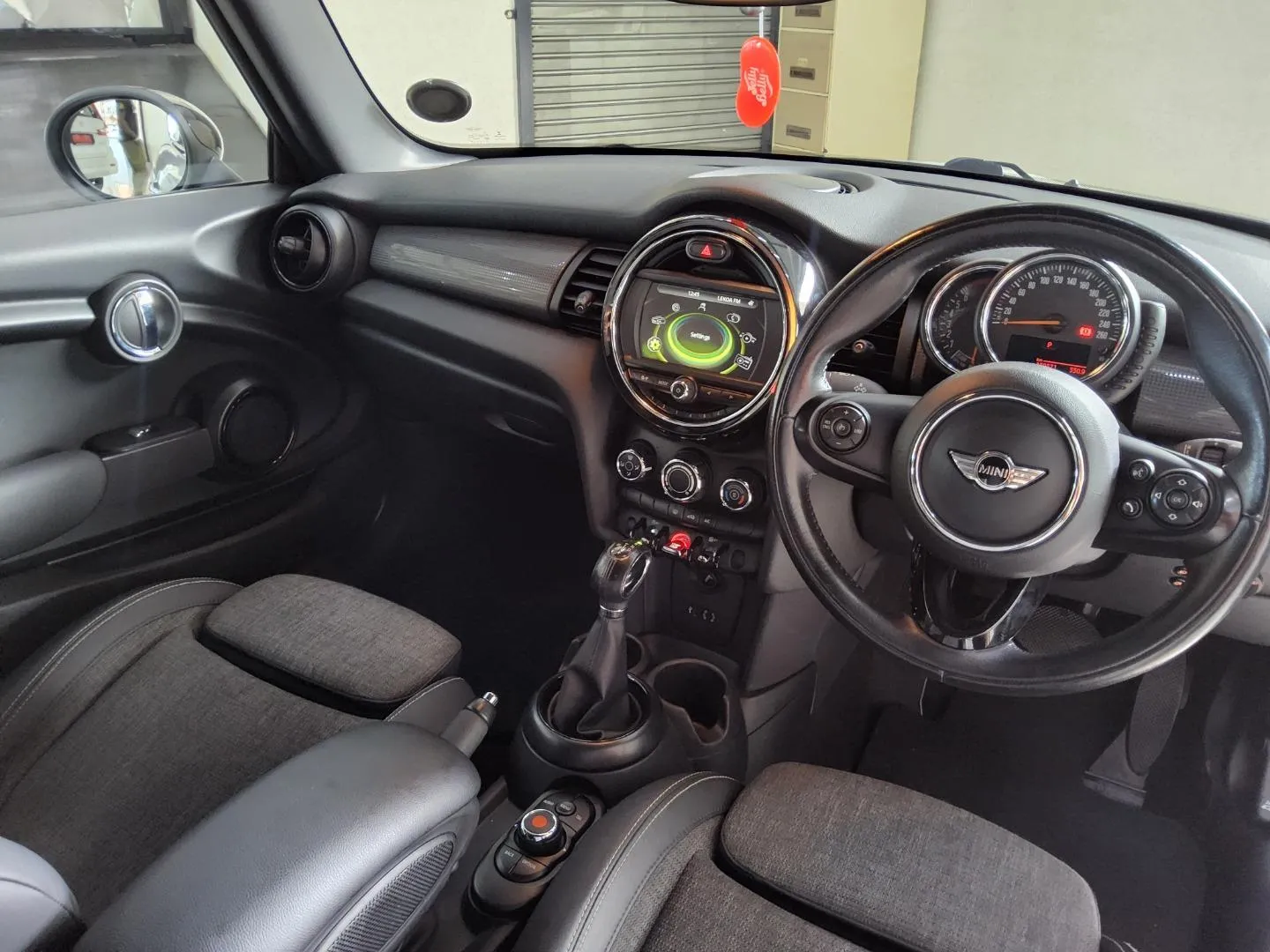 2017 MINI Hatch Cooper Hatch 3-Door Auto, photo 8 of 10