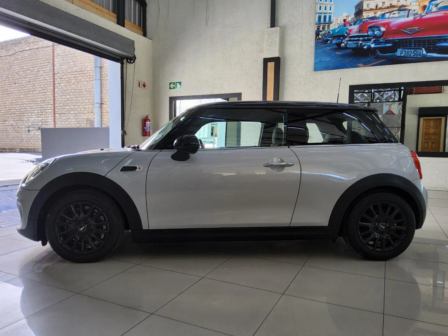2017 MINI Hatch Cooper Hatch 3-Door Auto, photo 3 of 7