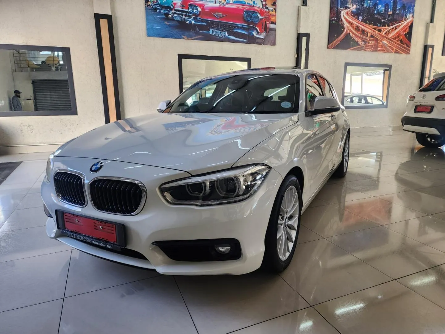 2018 BMW 1 Series 118i 5-Door Auto, photo 2 of 12