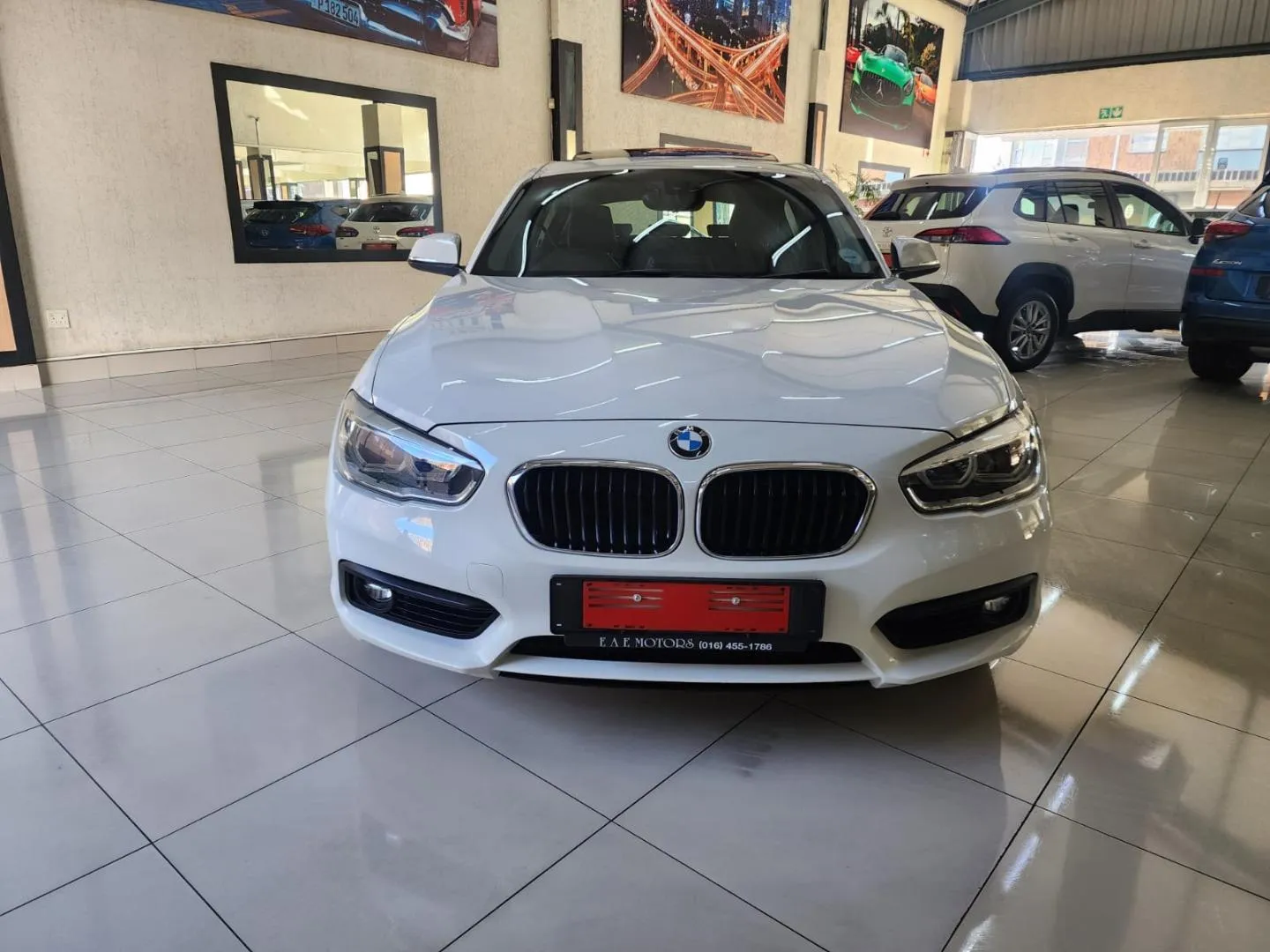 2018 BMW 1 Series 118i 5-Door Auto, photo 3 of 12