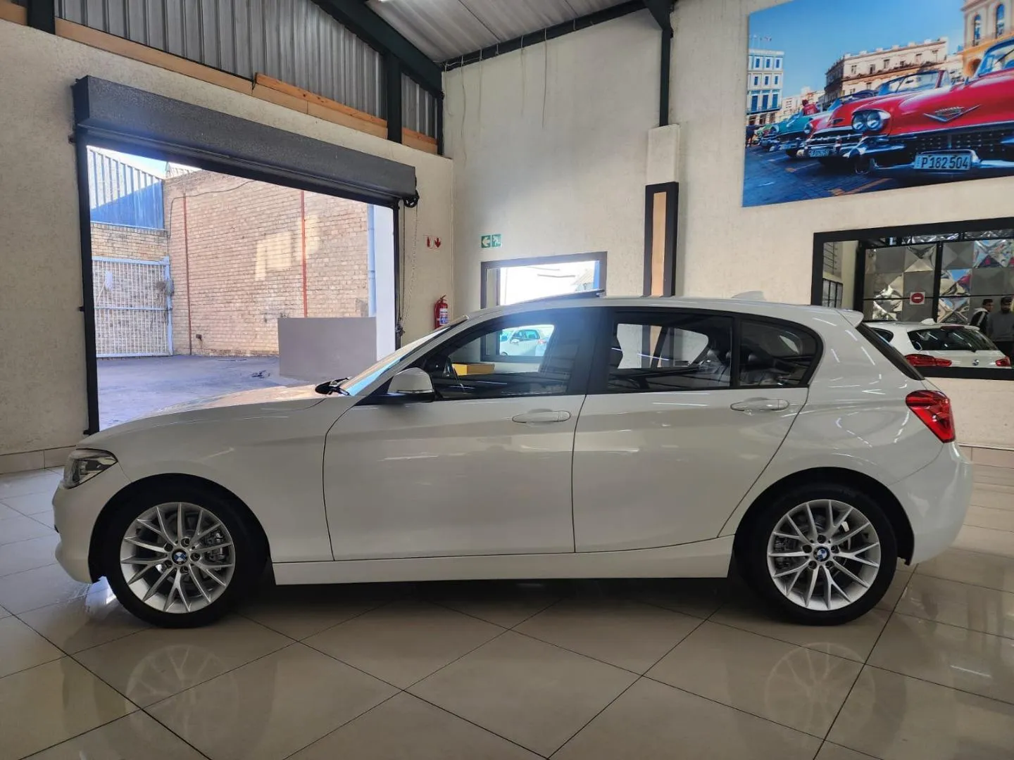 2018 BMW 1 Series 118i 5-Door Auto, photo 5 of 12