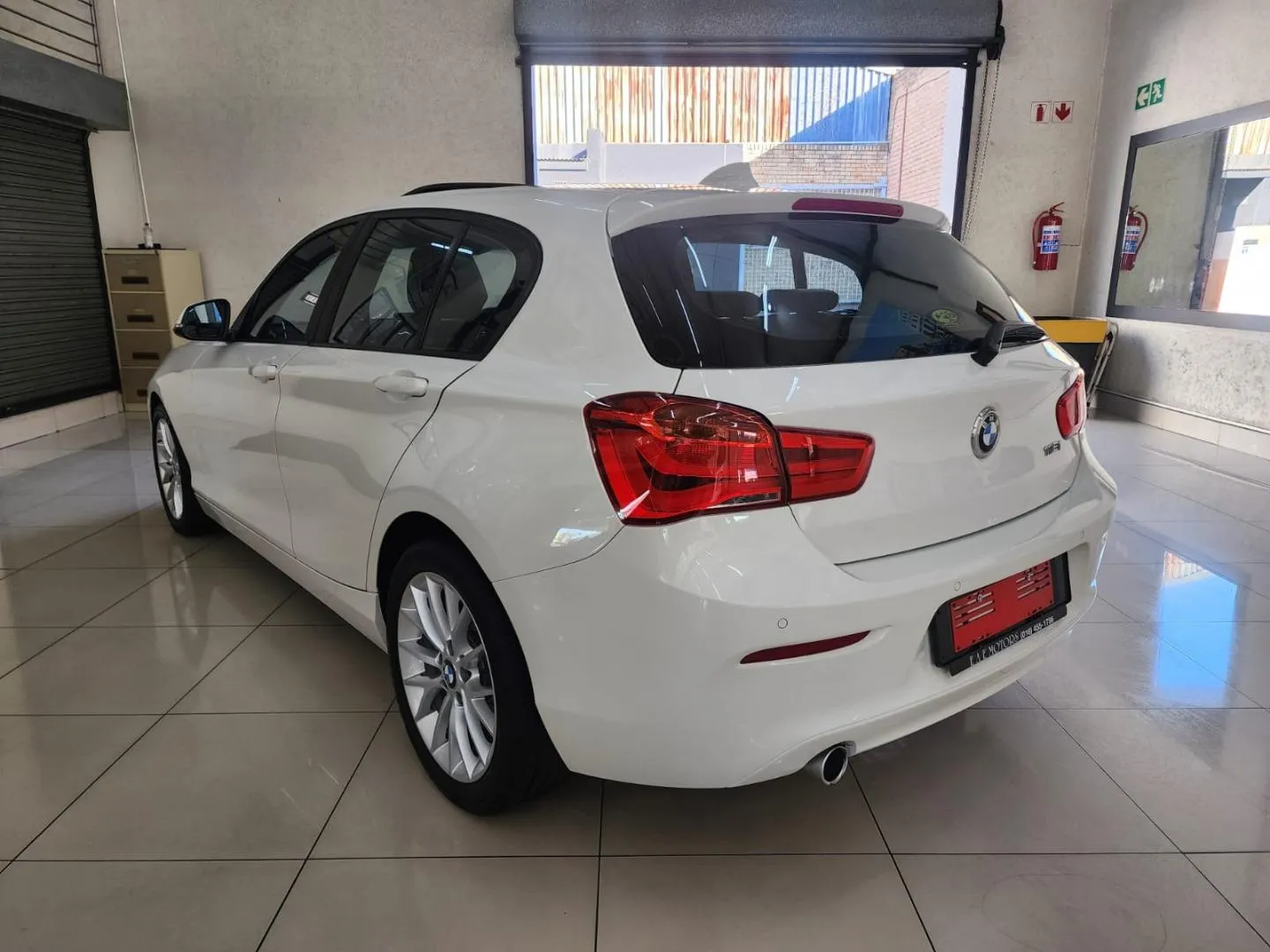 2018 BMW 1 Series 118i 5-Door Auto, photo 6 of 12