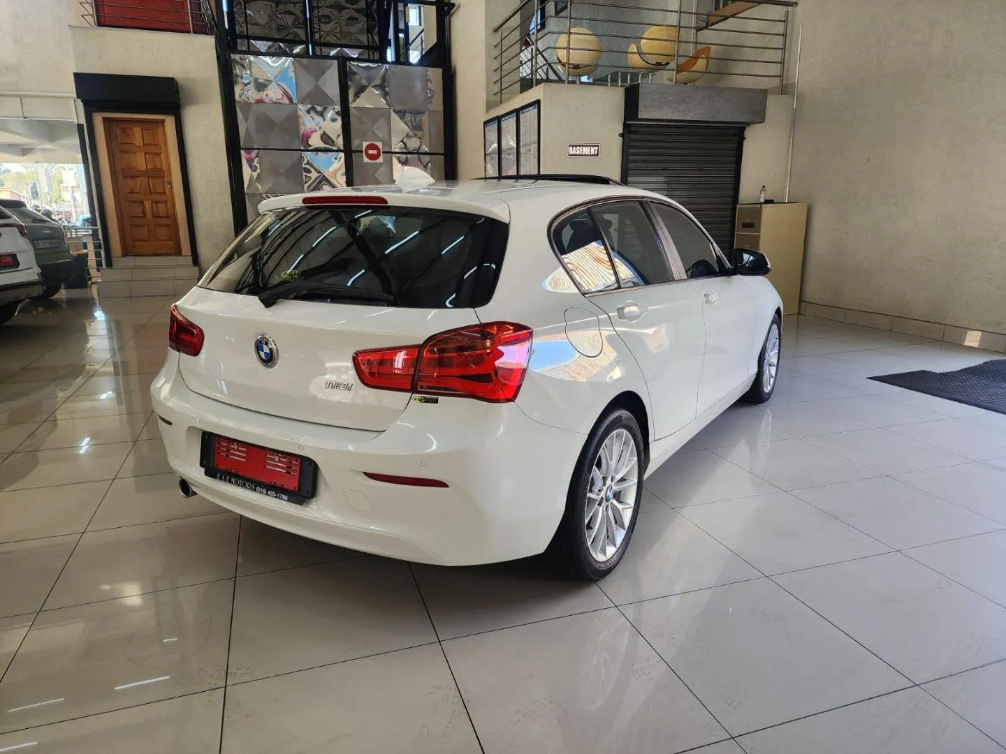 2018 BMW 1 Series 118i 5-Door Auto, photo 7 of 12