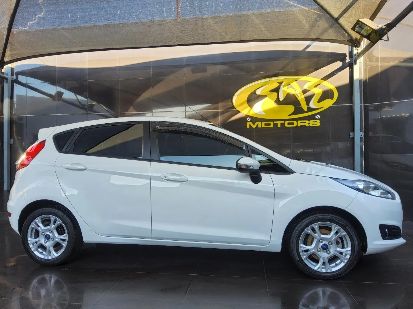 2018 Ford Fiesta 5-Door 1.0T Trend, photo 2 of 7