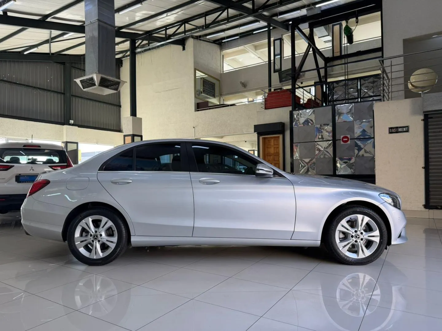 2018 Mercedes-Benz C-Class C180 Auto, photo 4 of 13