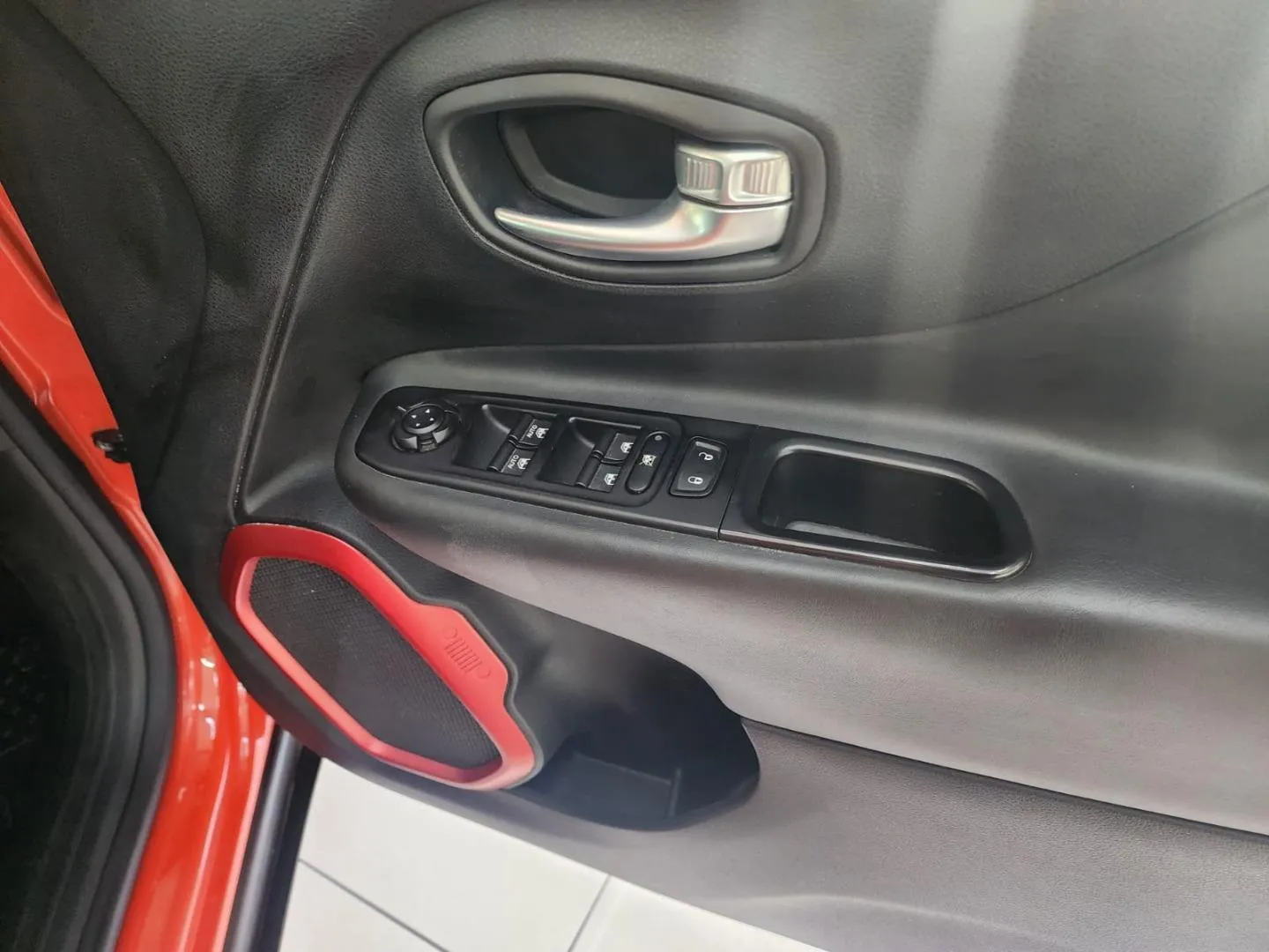 2019 Jeep Renegade 2.4 4x4 Trailhawk, photo 9 of 9