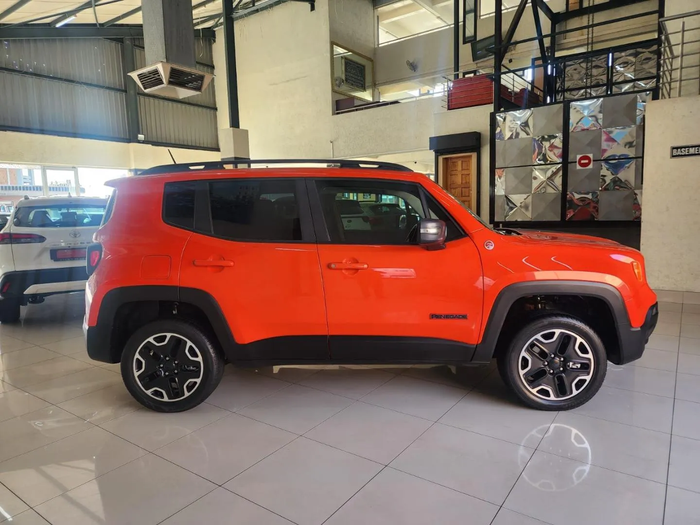 2019 Jeep Renegade 2.4 4x4 Trailhawk, photo 3 of 8