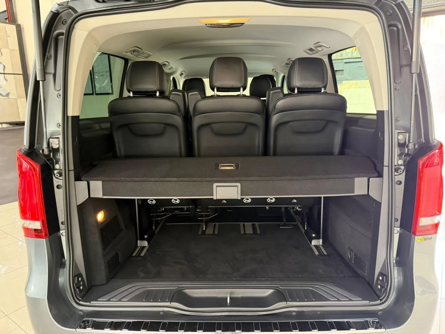 2019 Mercedes-Benz V-Class V250d AMG Line, photo 9 of 12