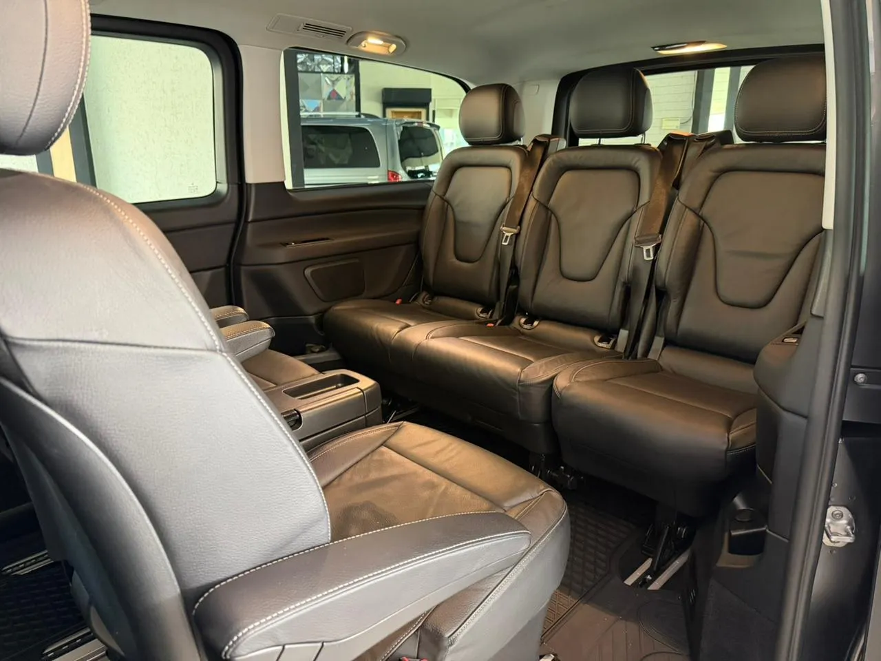2019 Mercedes-Benz V-Class V250d AMG Line, photo 10 of 12