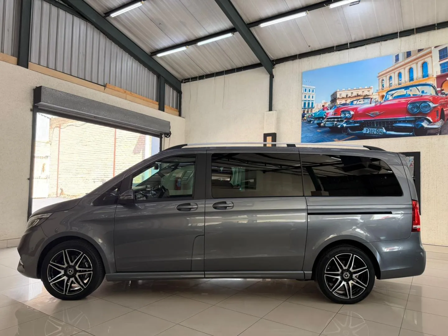 2019 Mercedes-Benz V-Class V250d AMG Line, photo 4 of 12