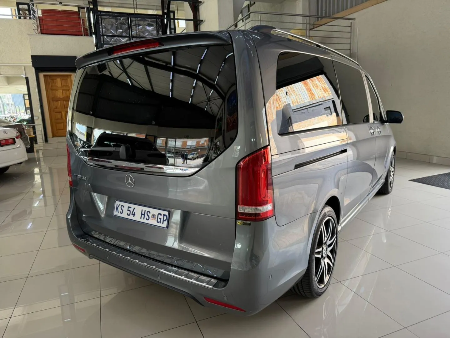 2019 Mercedes-Benz V-Class V250d AMG Line, photo 6 of 12