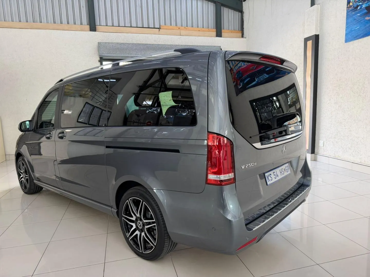 2019 Mercedes-Benz V-Class V250d AMG Line, photo 7 of 12