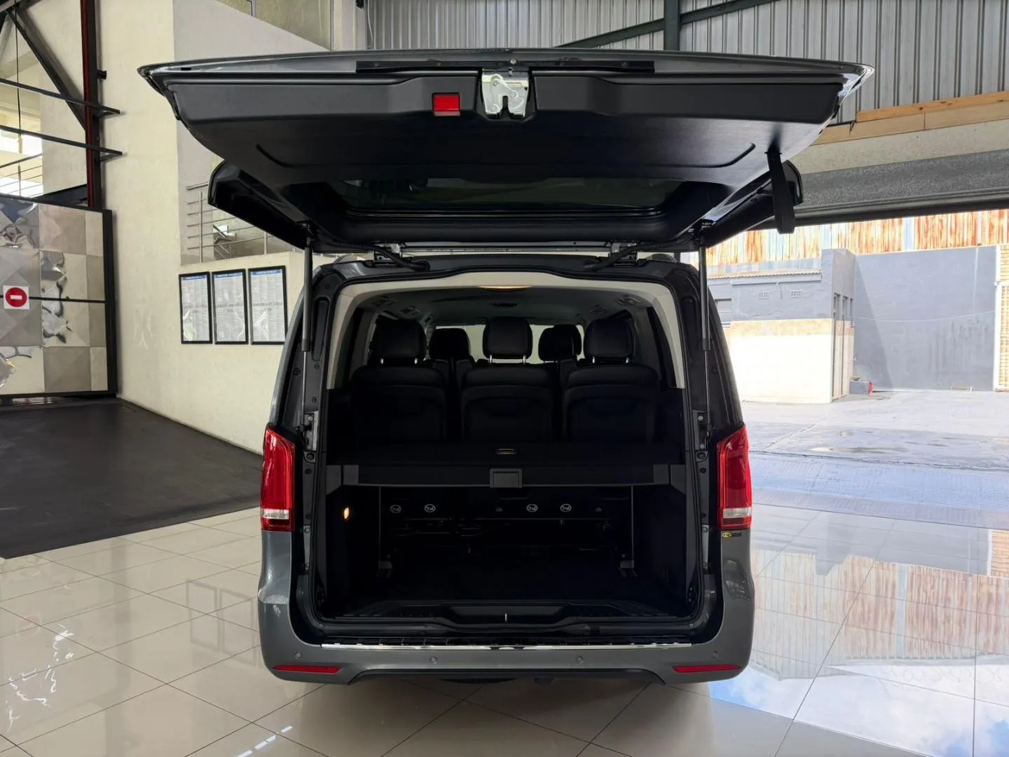 2019 Mercedes-Benz V-Class V250d AMG Line, photo 8 of 12