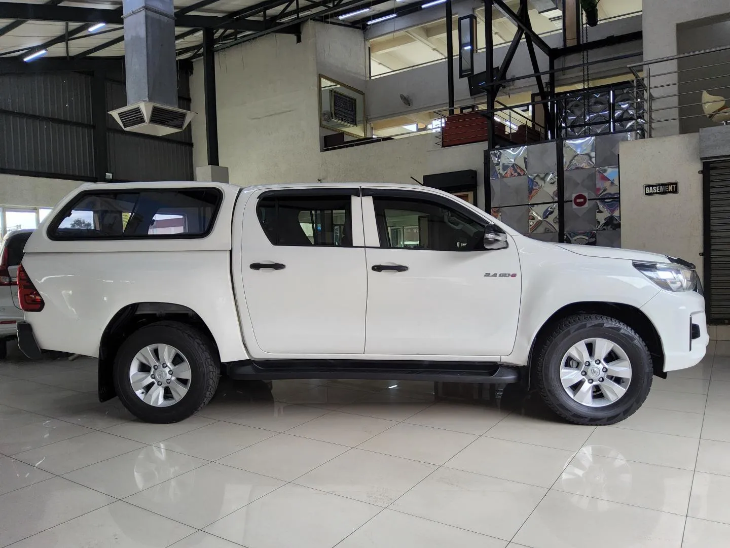 2019 Toyota Hilux 2.4GD-6 Double Cab 4x4 SRX Auto, photo 4 of 7