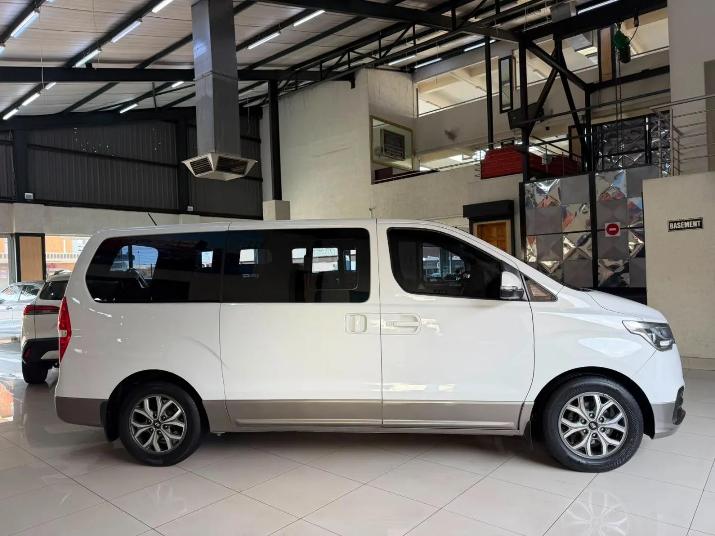 2020 Hyundai H-1 2.5CRDi Elite 12-Seater, photo 3 of 19