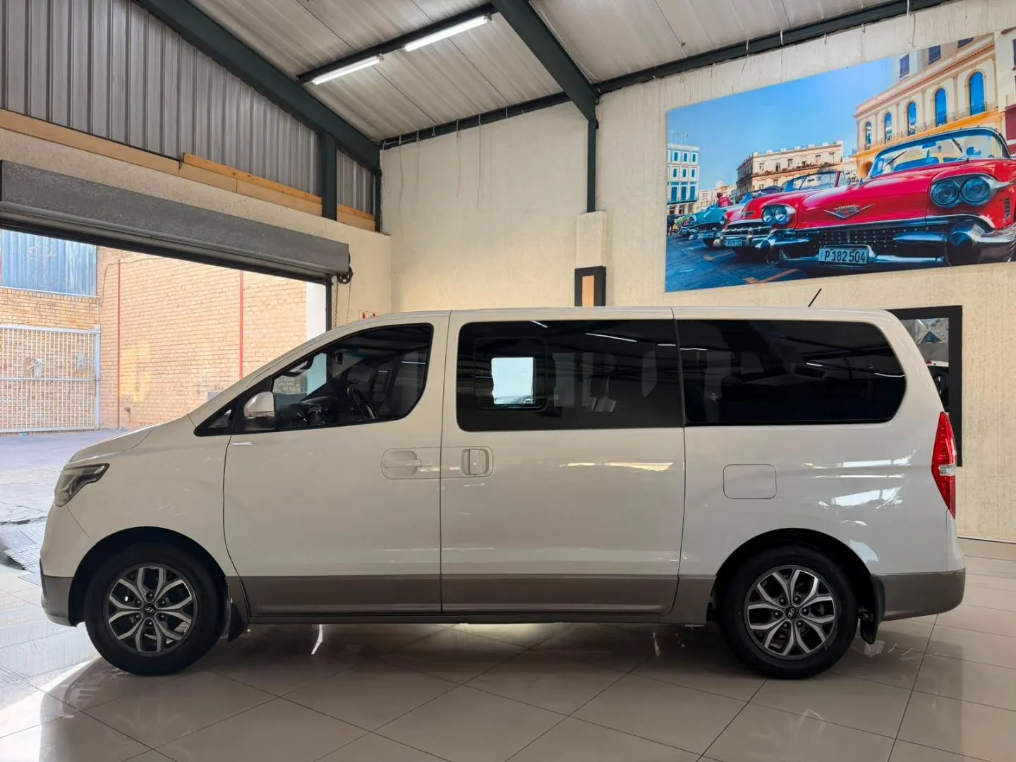 2020 Hyundai H-1 2.5CRDi Elite 12-Seater, photo 4 of 19