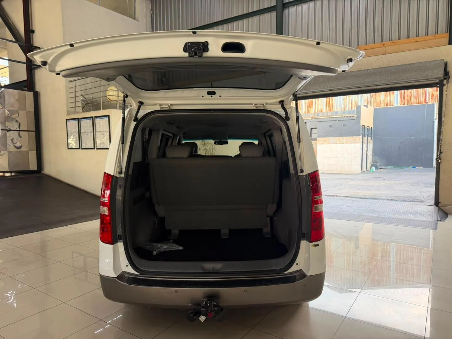 2020 Hyundai H-1 2.5CRDi Elite 12-Seater, photo 9 of 19