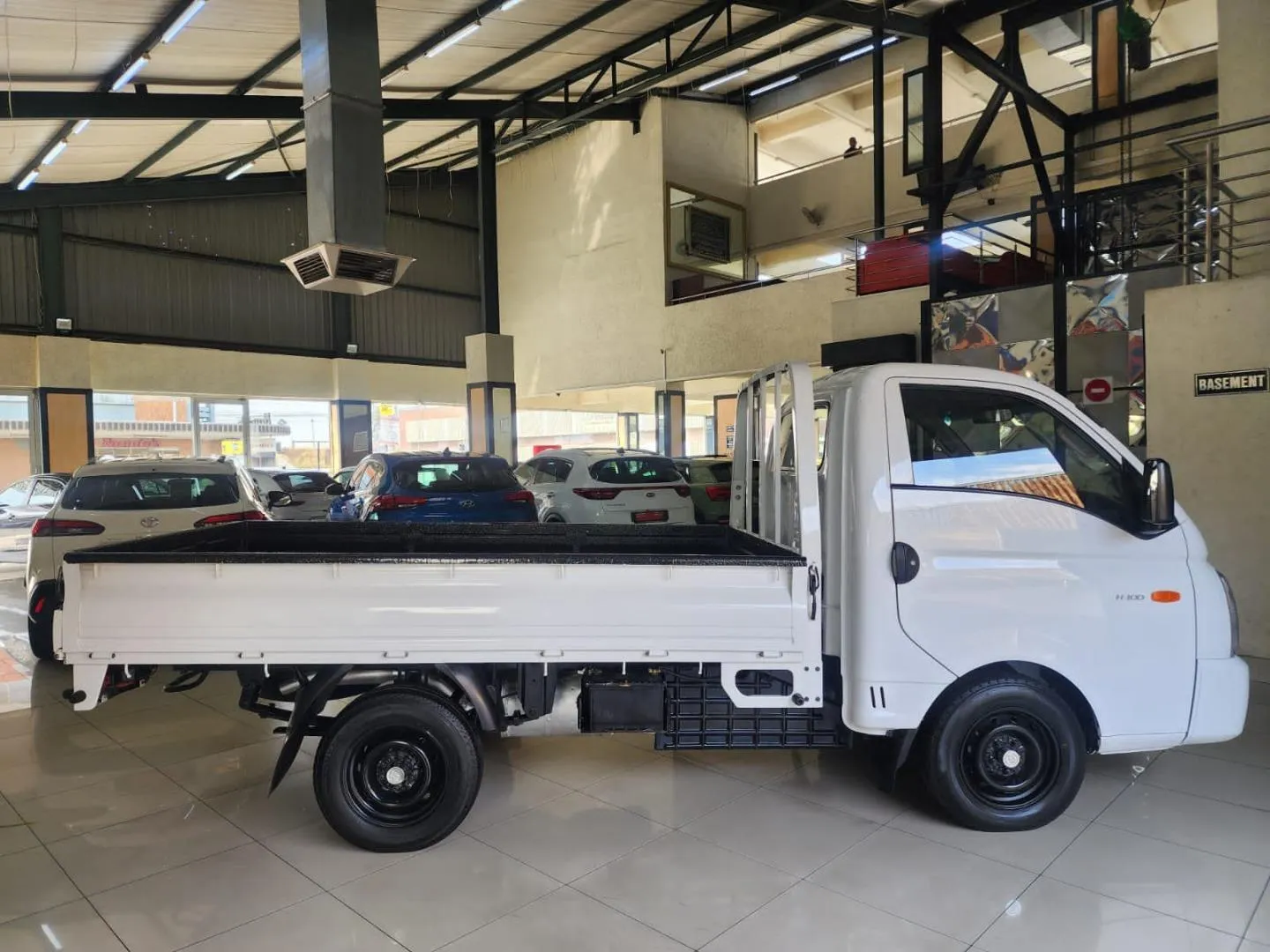 2020 Hyundai H-100 Bakkie 2.6D, photo 3 of 7