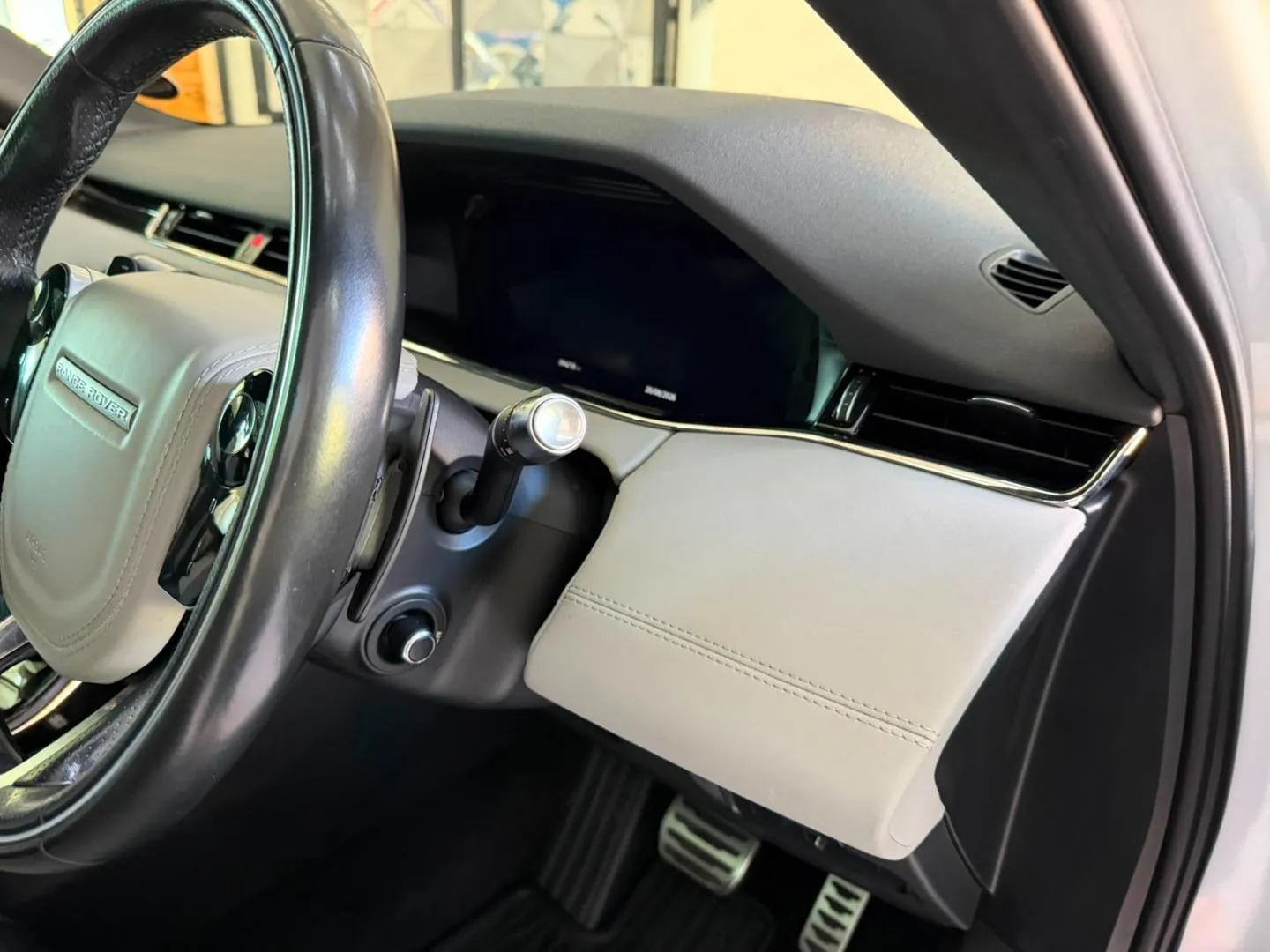 2020 Land Rover Range Rover Evoque D180 R-Dynamic SE First Edition, photo 11 of 14