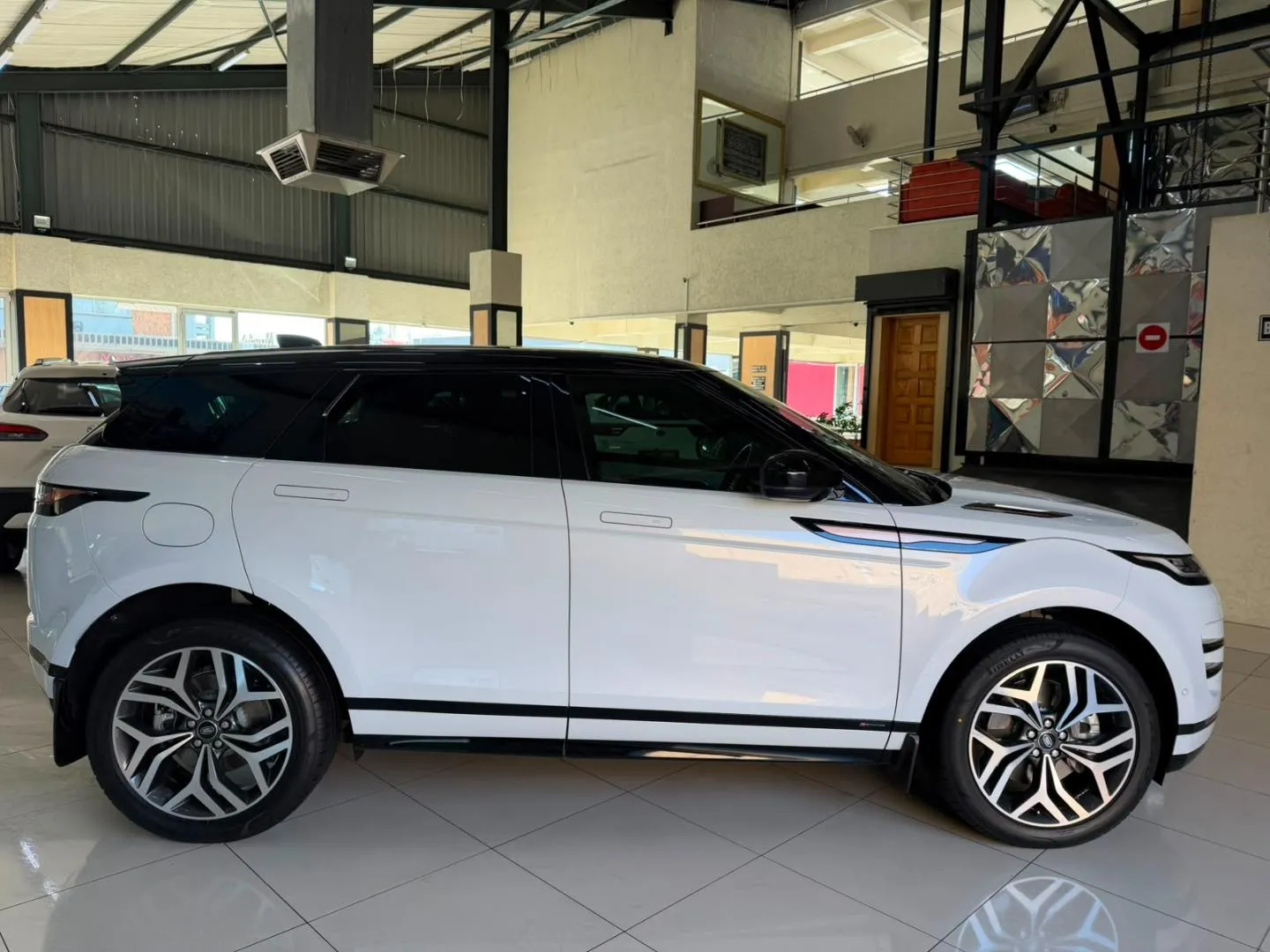 2020 Land Rover Range Rover Evoque D180 R-Dynamic SE First Edition, photo 3 of 10