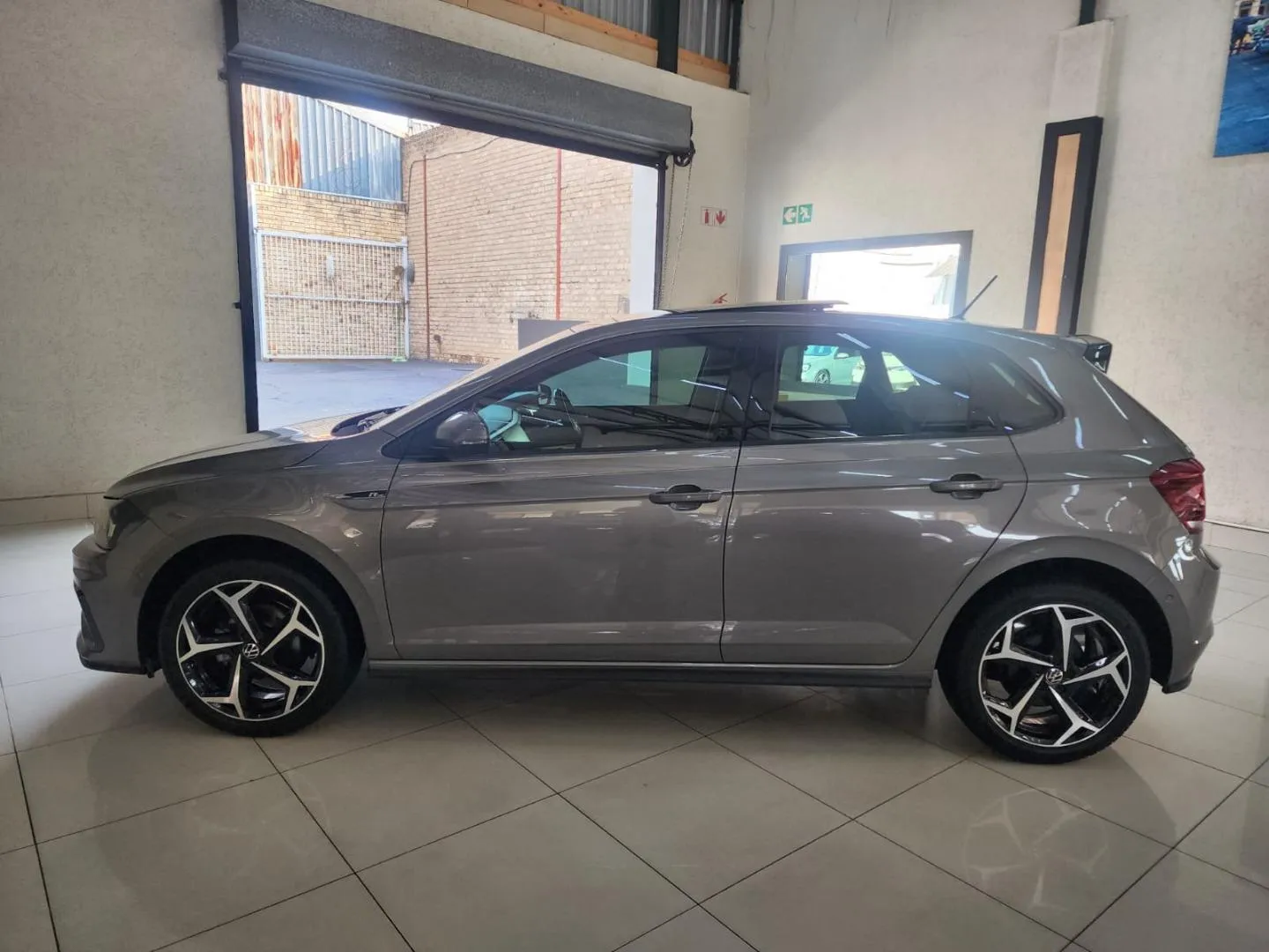 2021 Volkswagen Polo Hatch 1.0TSI Comfortline R-Line, photo 4 of 15