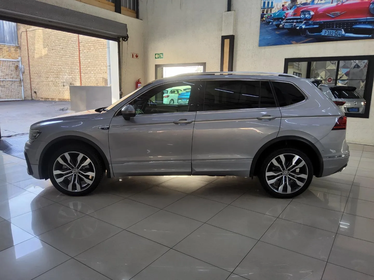 2021 Volkswagen Tiguan Allspace 2.0TSI 4Motion Highline R-Line, photo 4 of 7