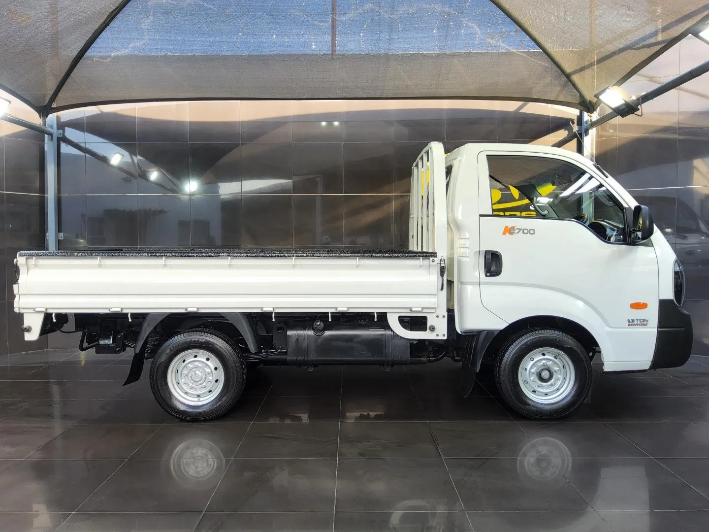 2022 Kia K2700 2.7D Workhorse Dropside, photo 2 of 6