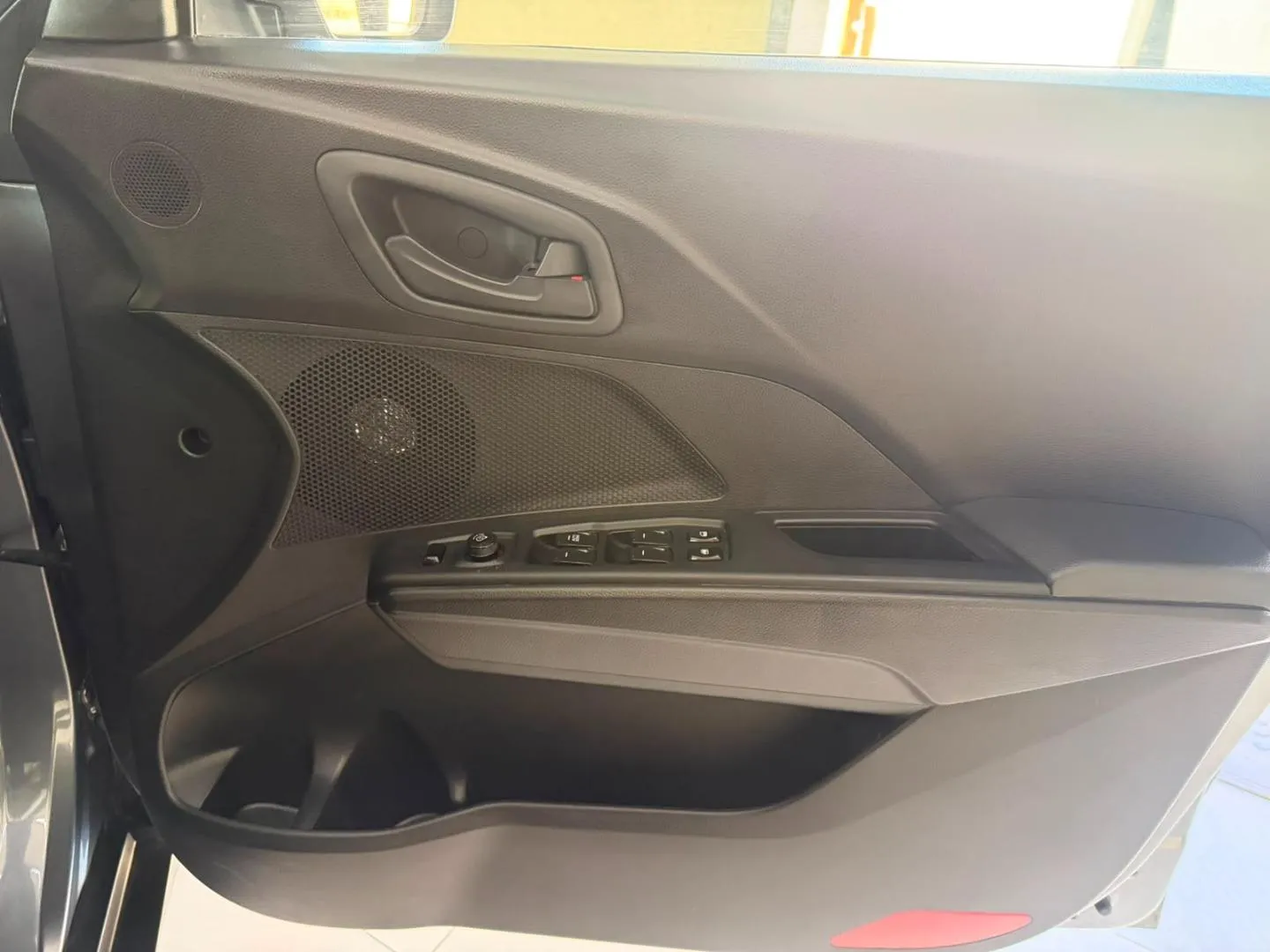 2025 Mahindra XUV 3XO 1.2T MX2 Auto, photo 12 of 14