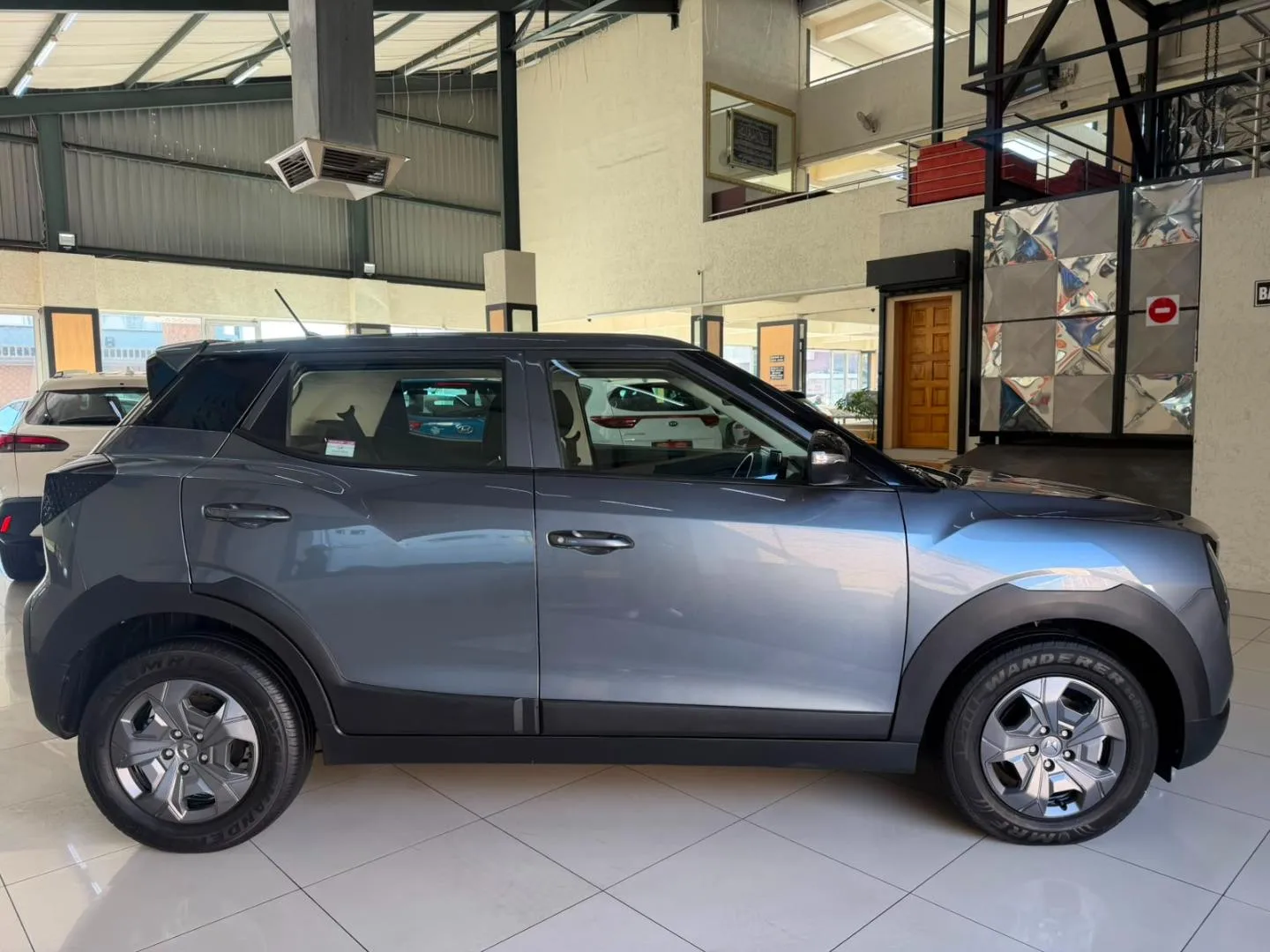 2025 Mahindra XUV 3XO 1.2T MX2 Auto, photo 3 of 14