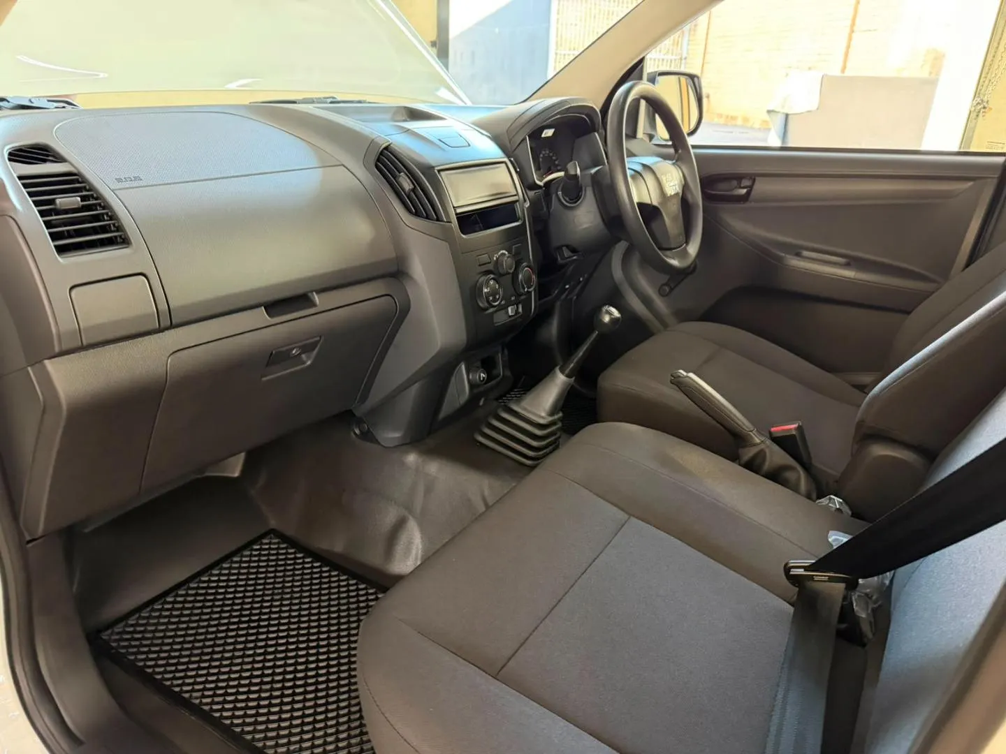 2026 Isuzu D-Max 250C Fleetside S/C P/U, photo 12 of 16