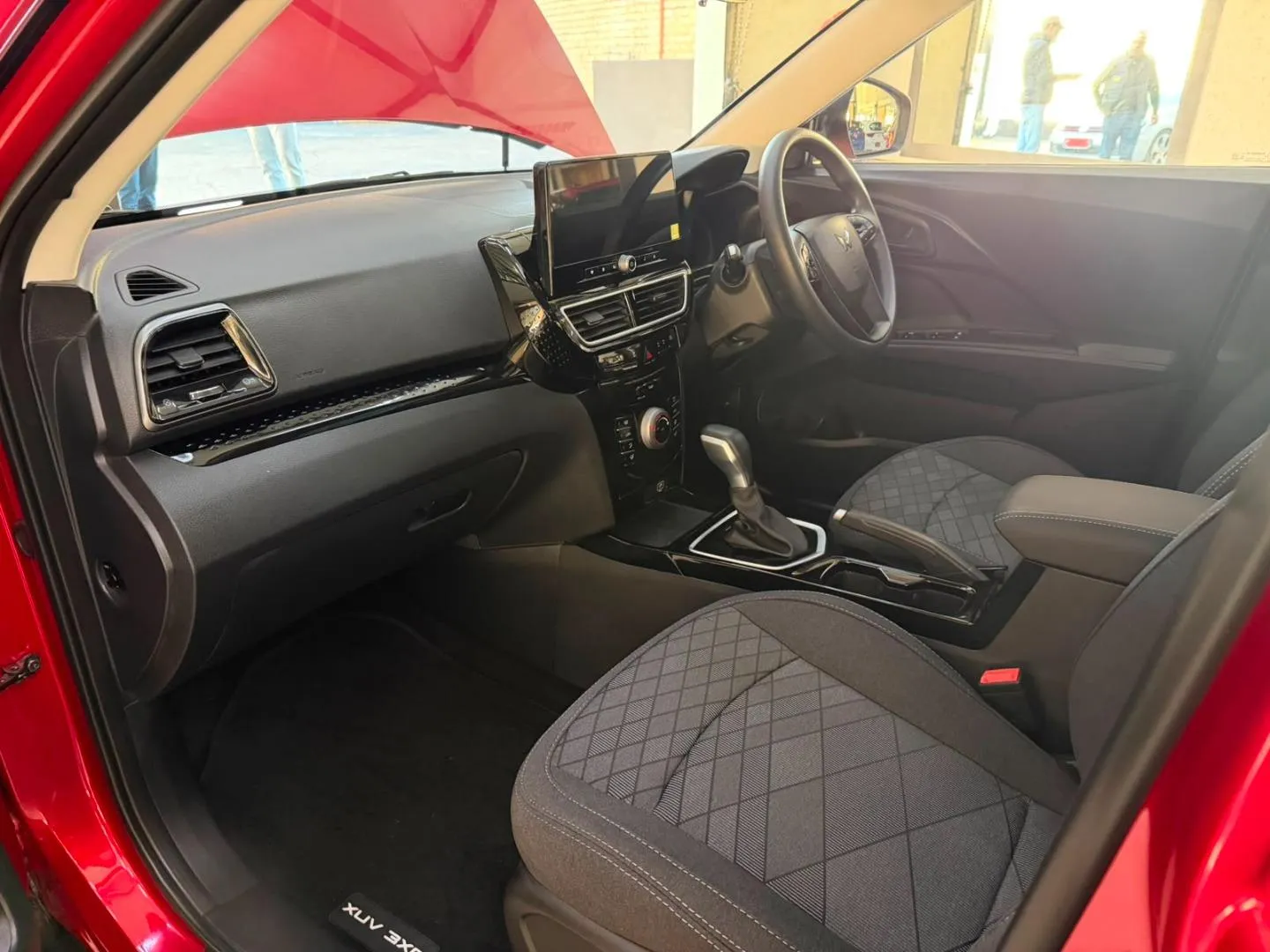 2026 Mahindra XUV 3XO 1.2T MX2 Auto, photo 8 of 13