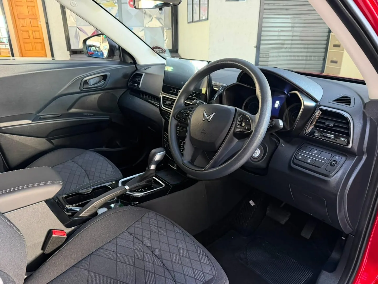 2026 Mahindra XUV 3XO 1.2T MX2 Auto, photo 9 of 13