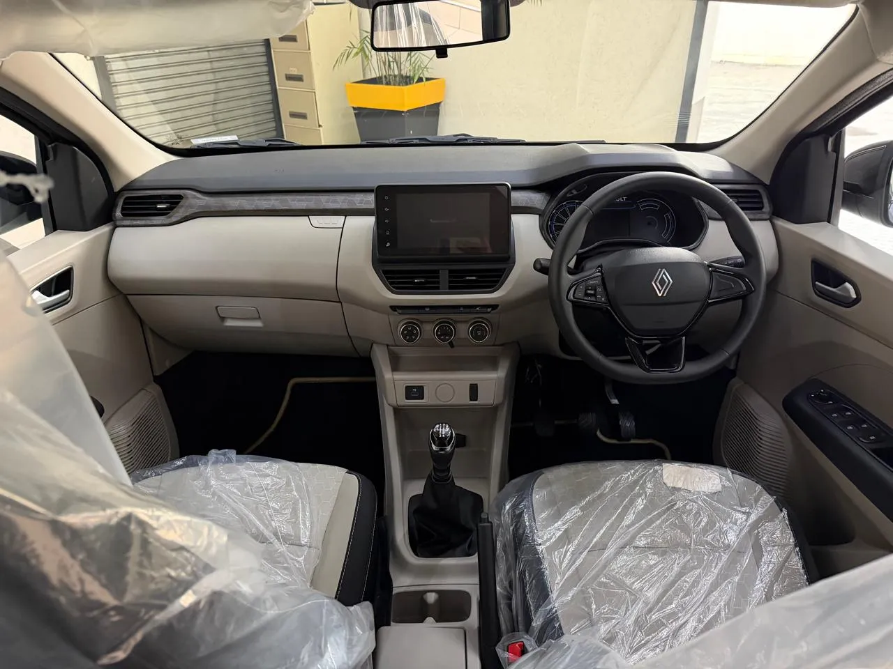 2026 Renault Triber 1.0 Techno, photo 9 of 14