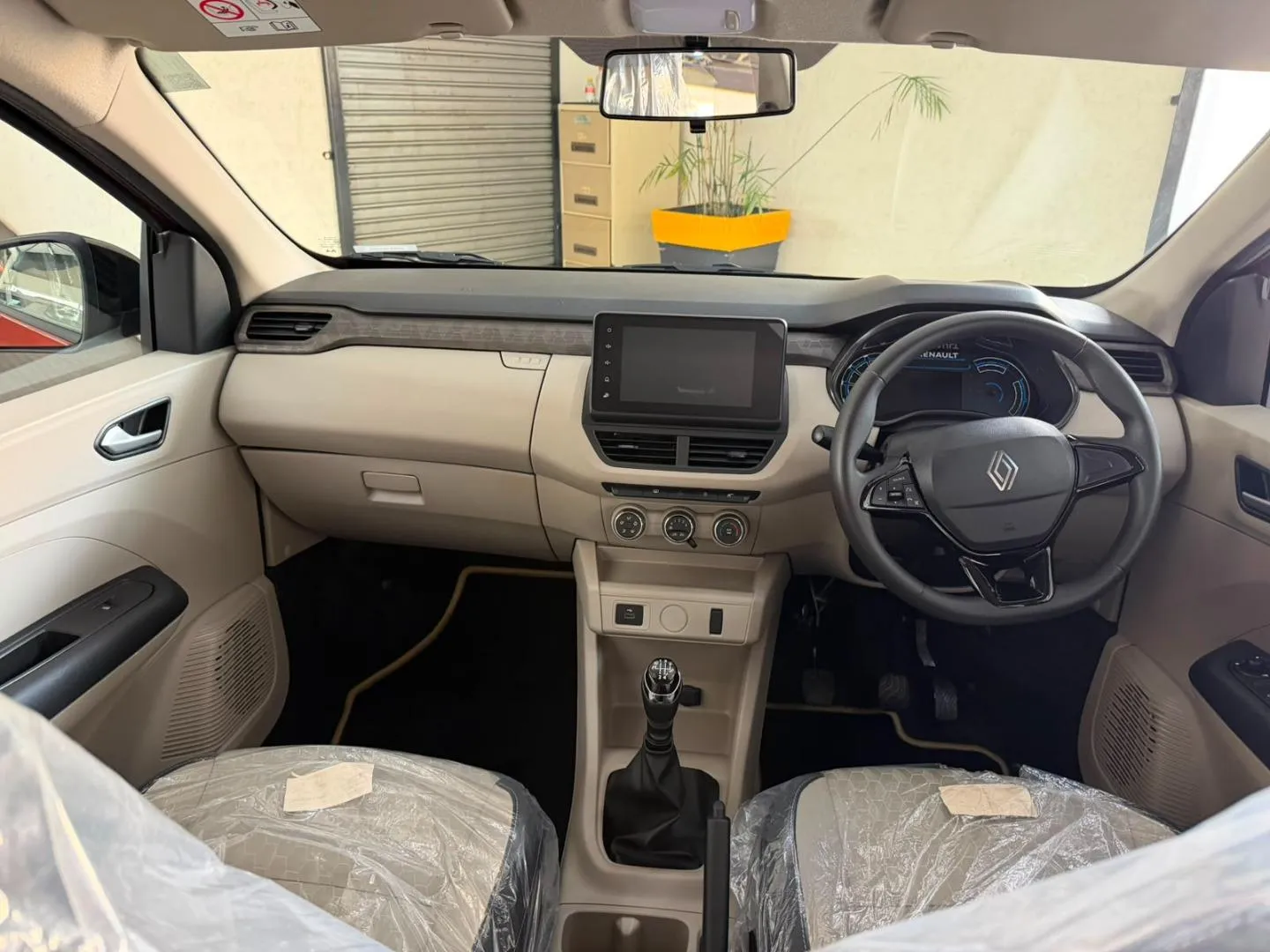2026 Renault Triber 1.0 Techno, photo 10 of 14