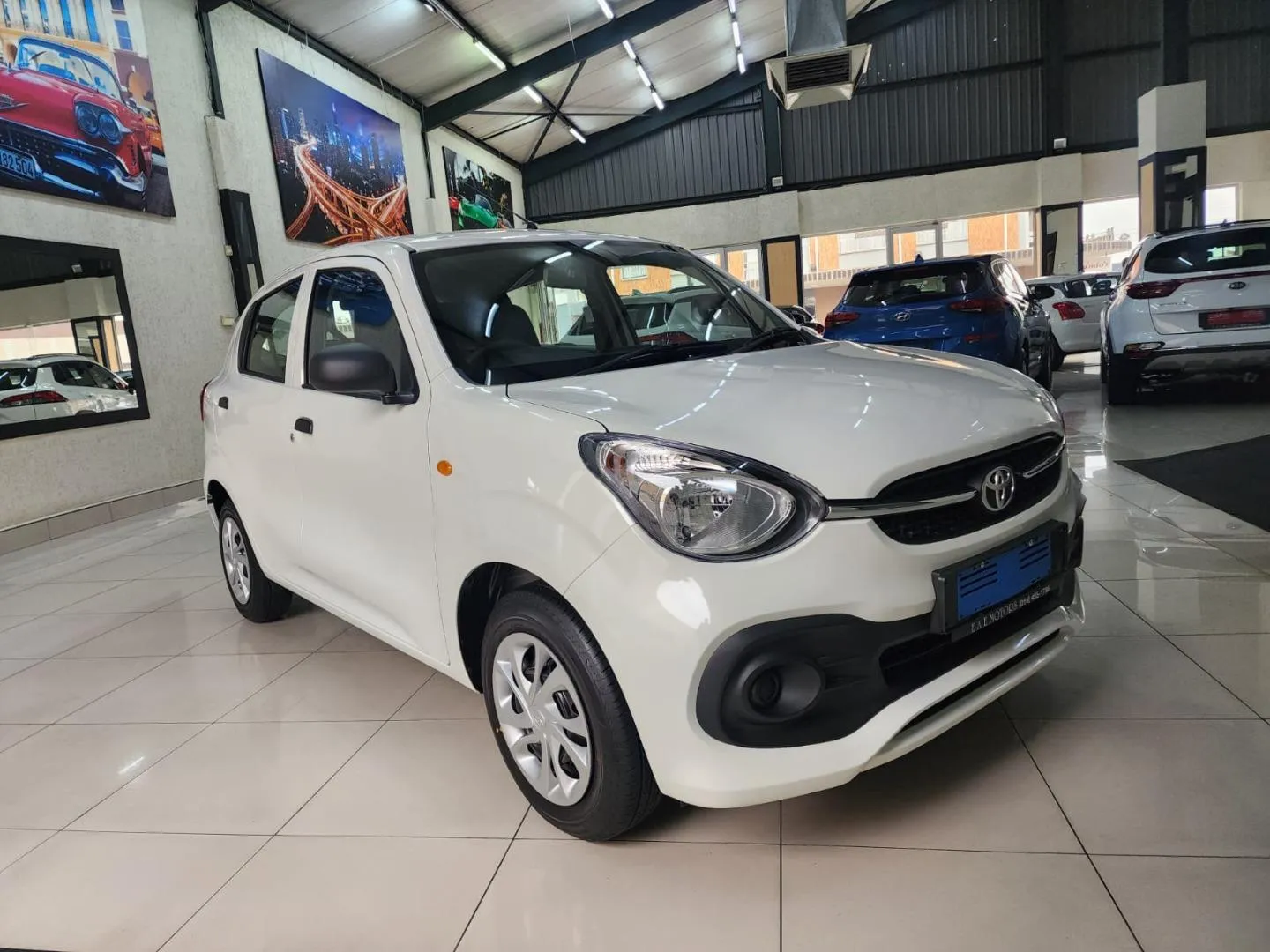 2026 Toyota Vitz 1.0, photo 1 of 7